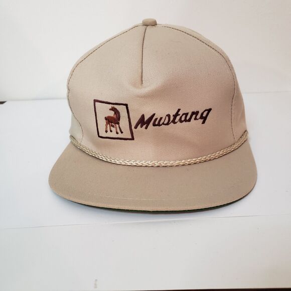 Vintage Mustang Stapback Hat With Gold Colored Golf Emblem - Picture 1 of 5